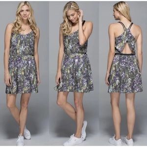 EUC Women’s Lululemon Summer City Dress Floral Multi Color Size 4 with Pockets